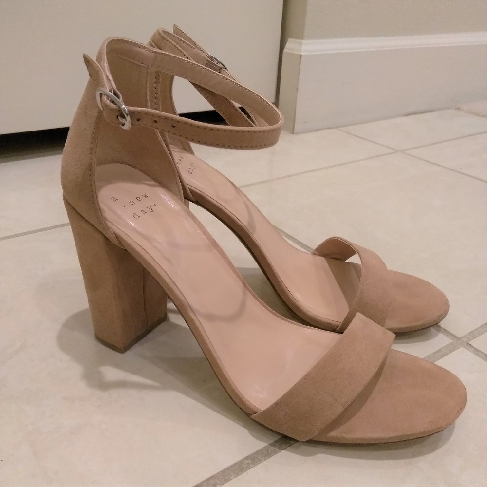 A New Day sz 9 faux suede high block heels